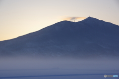 紫峰、雪の朝