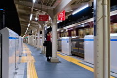 「かすがのみち」駅ホーム　2