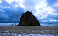 稲佐の浜で拝礼