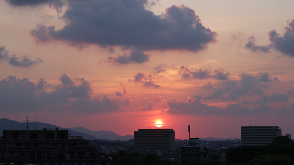 夕焼け空と街並