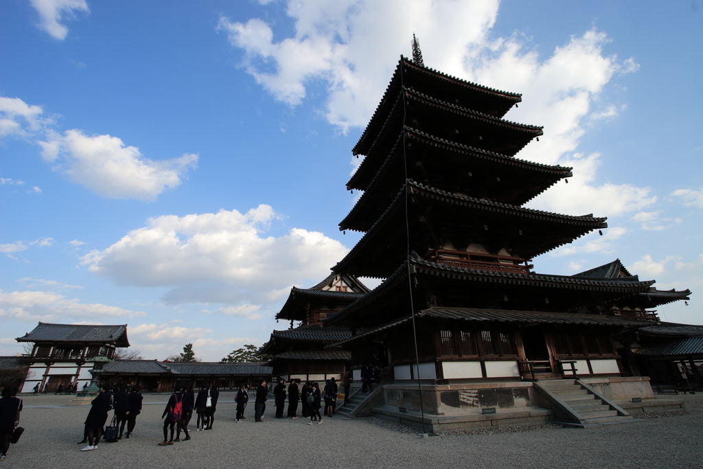 京都 奈良 修学旅行生と五重塔 By なつパパ Id 写真共有サイト Photohito