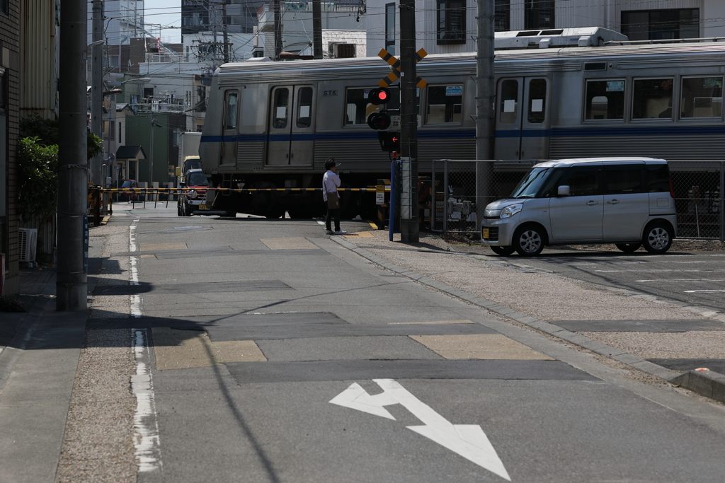 電車通過中