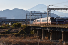 富士山と小田急ロマンスカー３