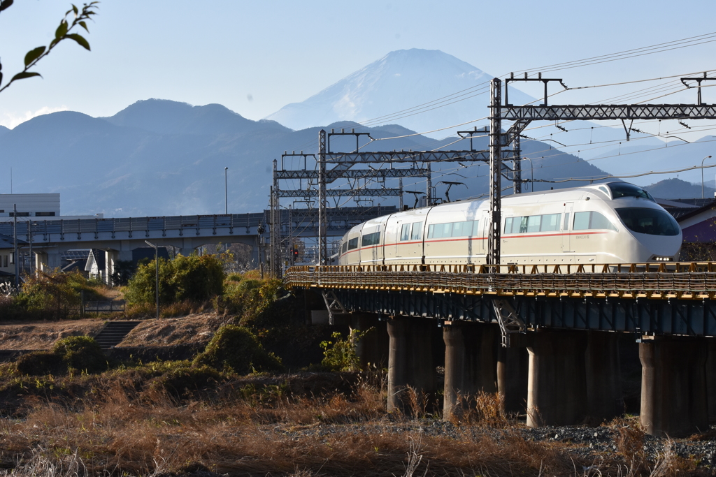 富士山と小田急ロマンスカー２