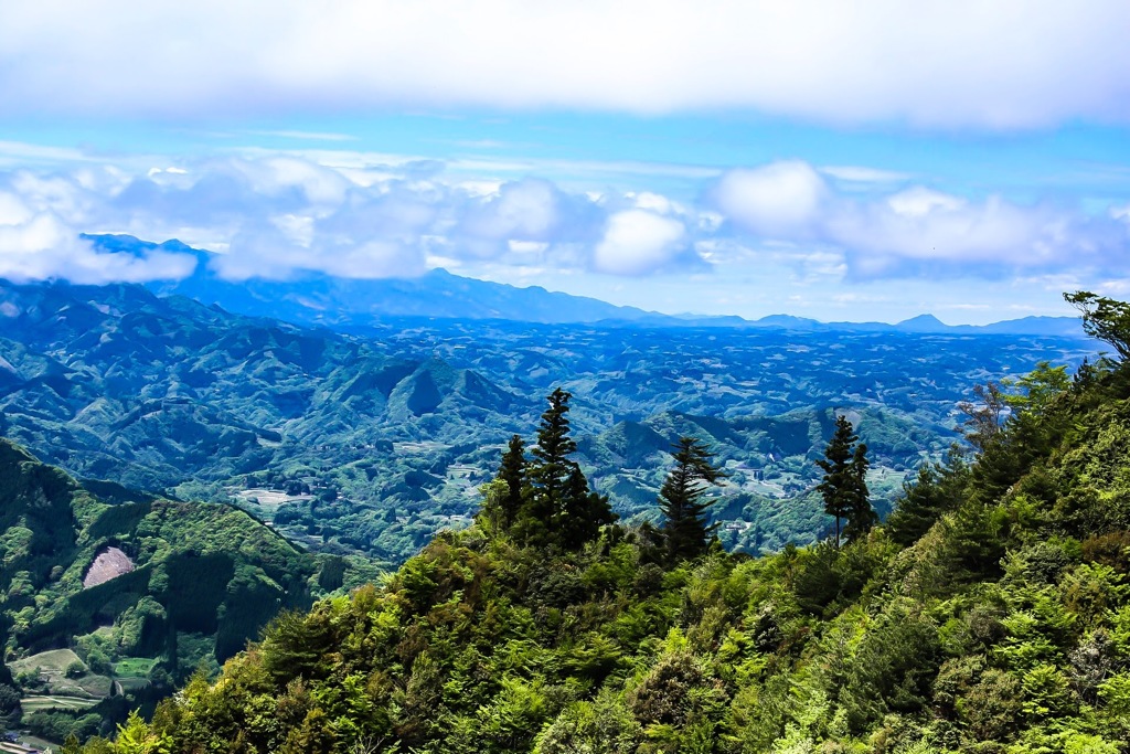 どこまでも続く山々