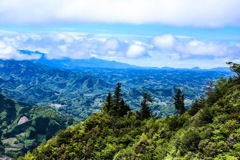 どこまでも続く山々