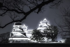 輝く