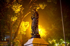 A statue with her halo