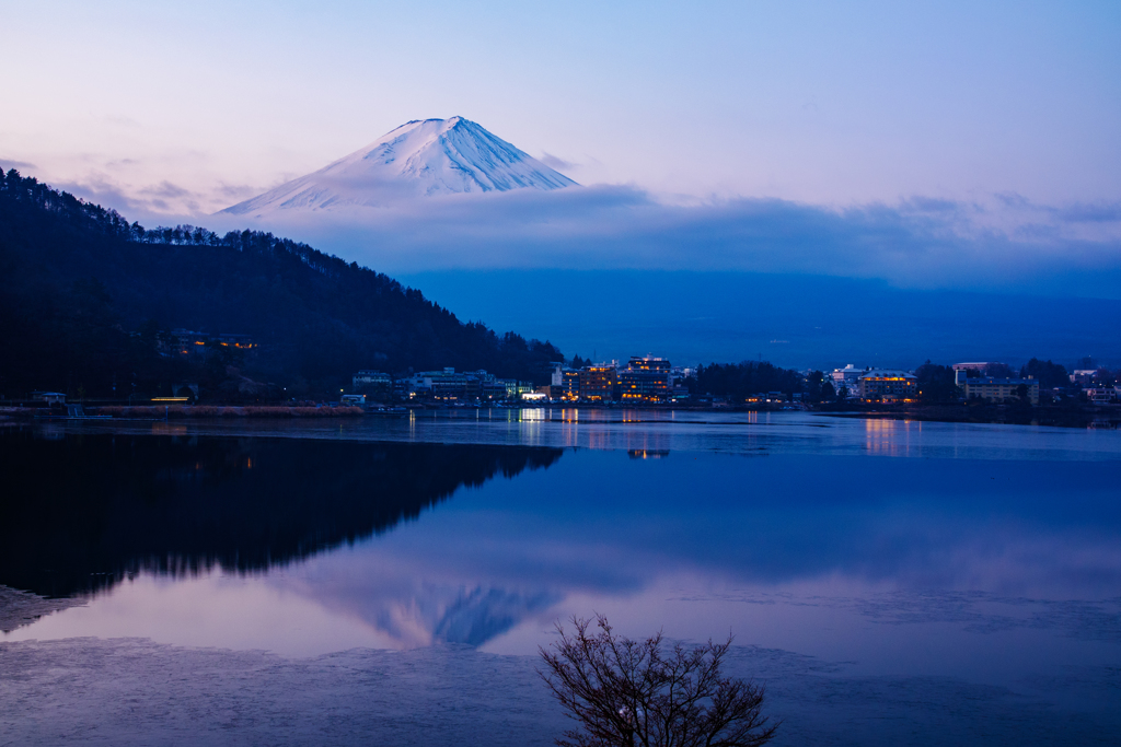 河口湖畔からの逆さ富士
