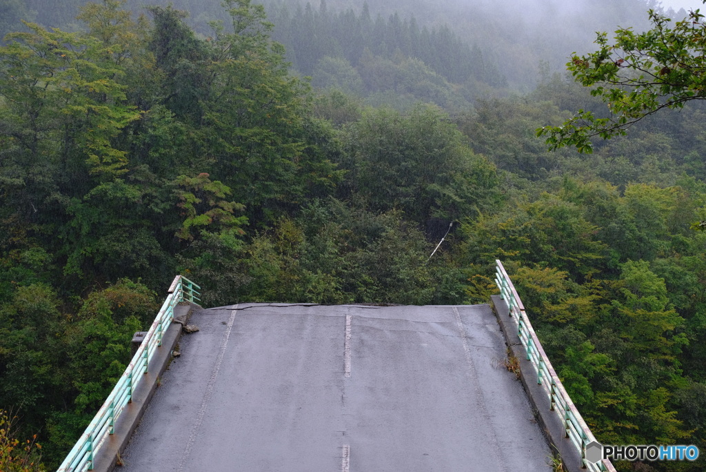 崩落した祭畤大橋