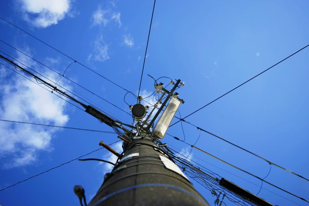 電柱と青空