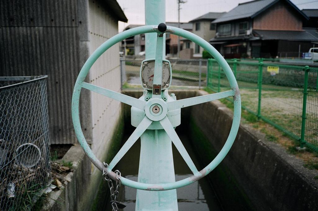 水門のハンドル
