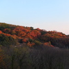 夕日に照らされる近くの山　1