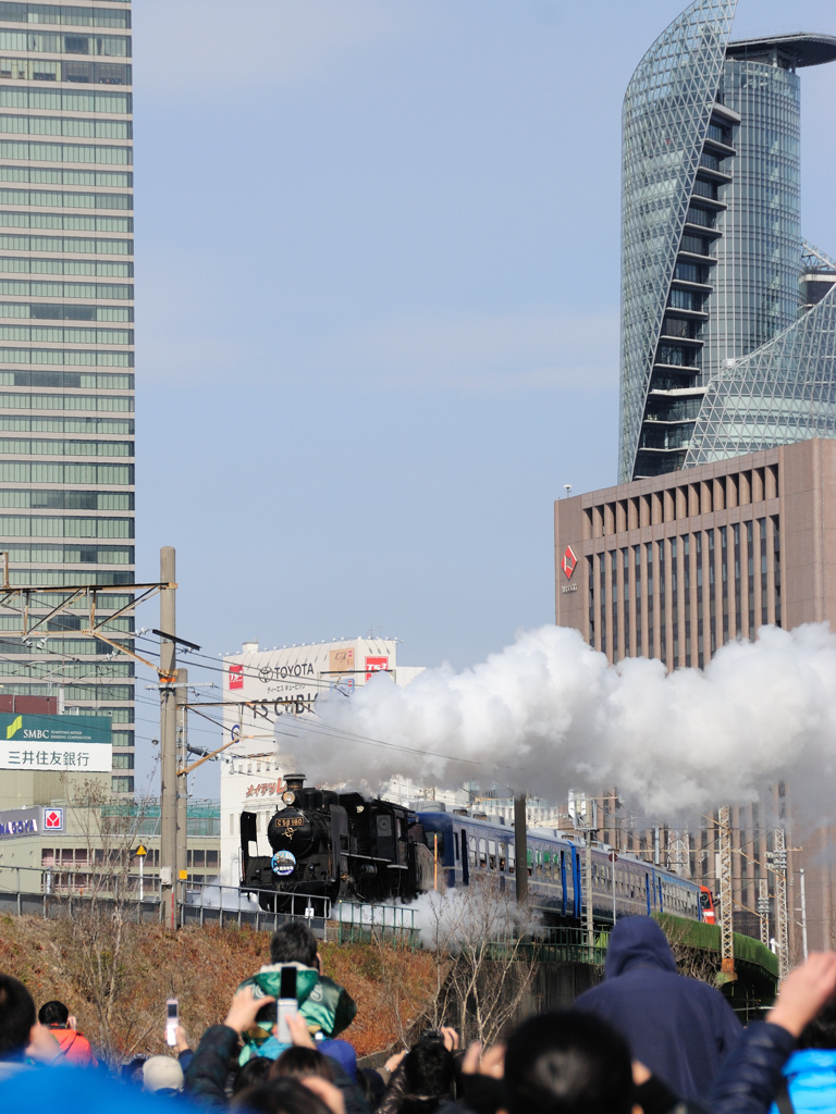 ローカル線用小型機関車が大都会を走った