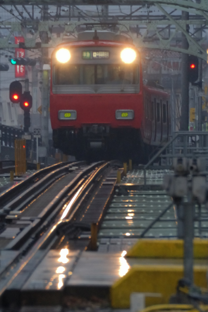 雨に煙る元併用橋を進んでゆく