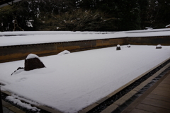 雪を被った石庭（京都　龍安寺）