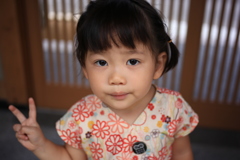 無理やりピースさせられて