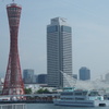 神戸ポートタワーとクルーザー２
