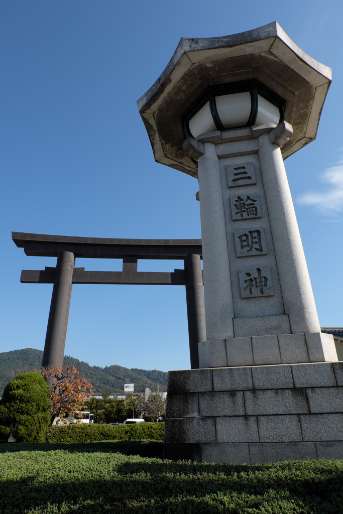 2、晩秋の三輪明神　大神神社