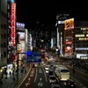 新宿駅南口甲州街道上