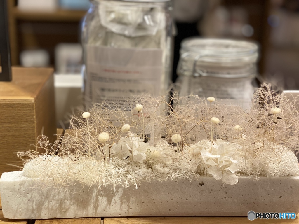 Mysterious off-white