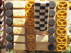 実はお菓子の屋根なのです