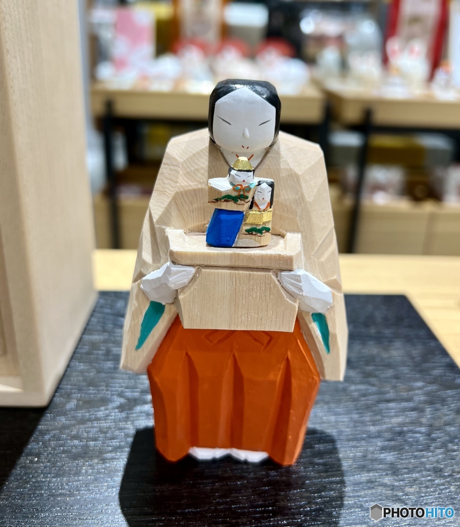 厳かに…