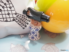 ボールから出てきたのは…力持ちのおばさん