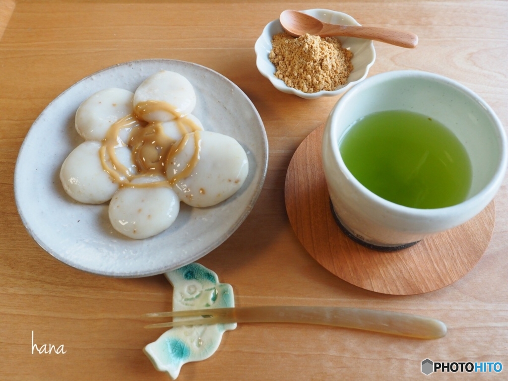 白玉団子の中には金擂り胡麻を入れました