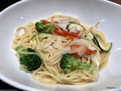 チキンと彩り野菜の瀬戸内レモンパスタ