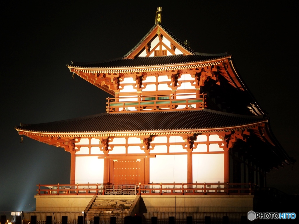 夜に浮かぶ