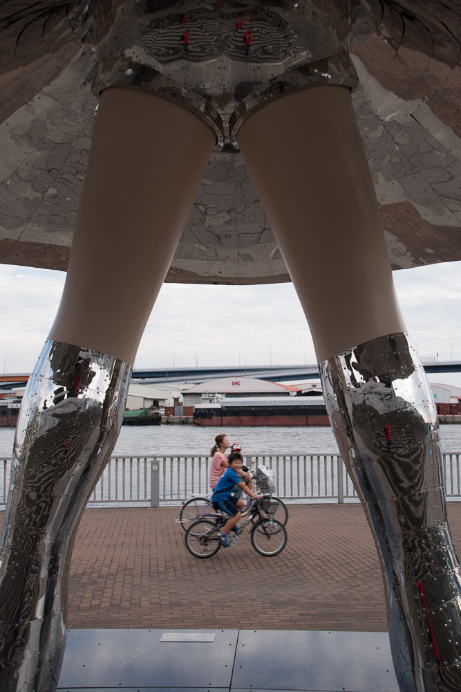 パンツ見えてらwww