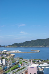 快晴の鳥羽湾を行く