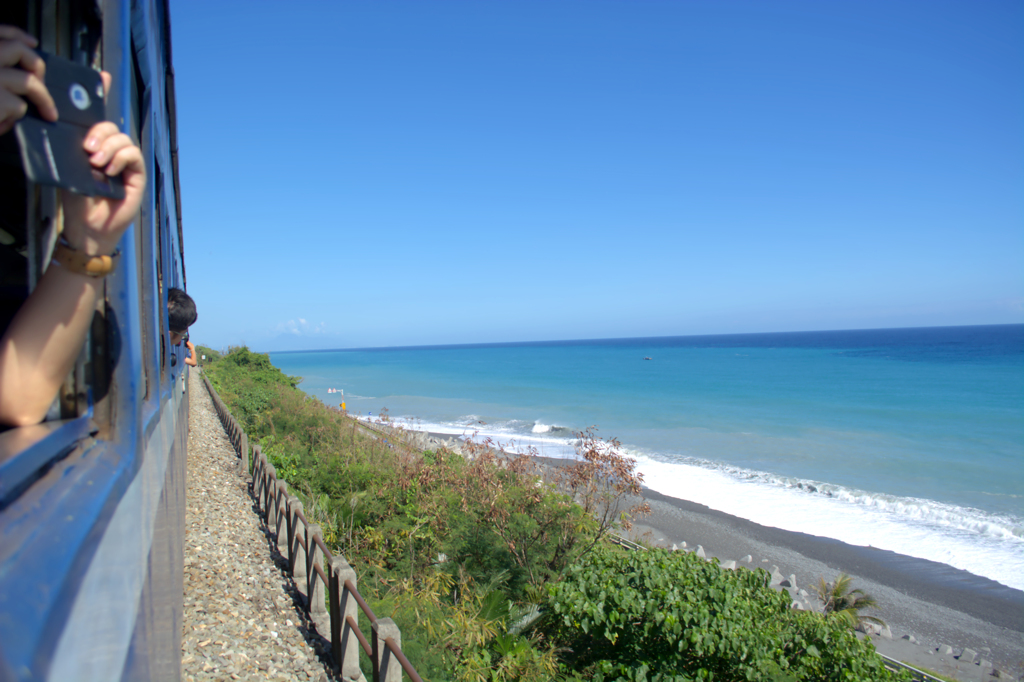 海辺の車窓