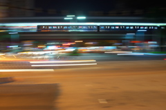 光流れる、夜の台北の街