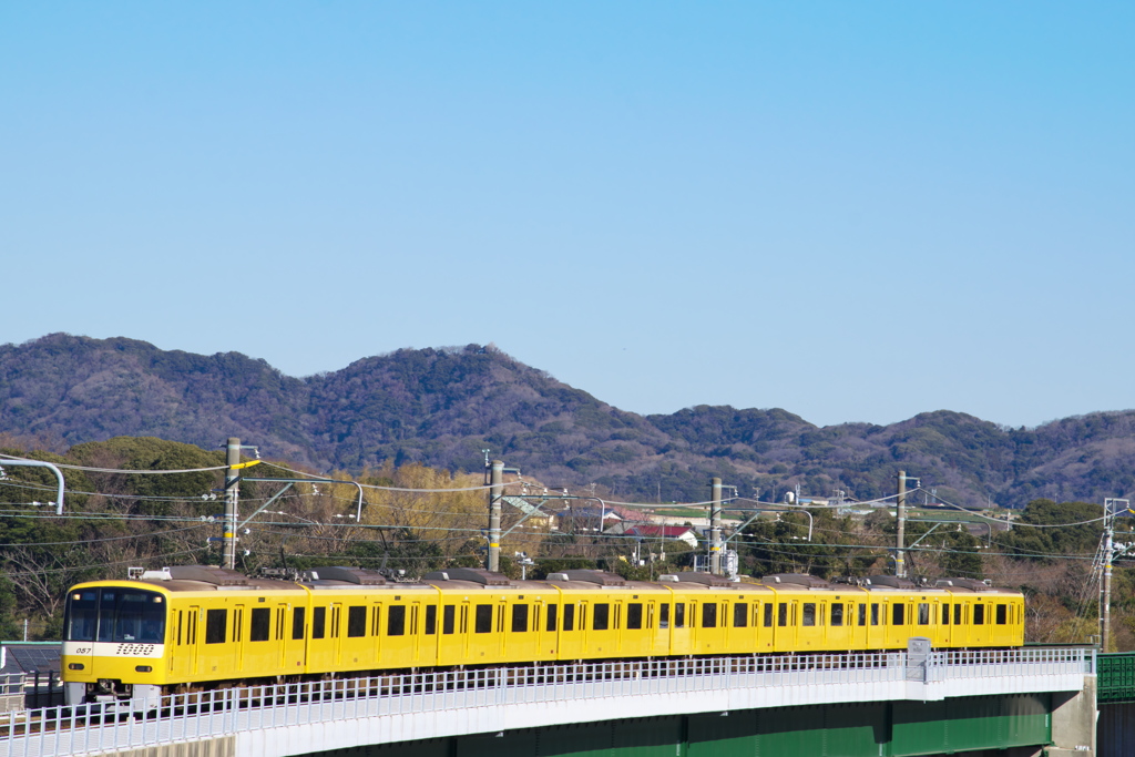 冬晴れの三浦半島を縫う