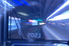 新車からの流れる夜景