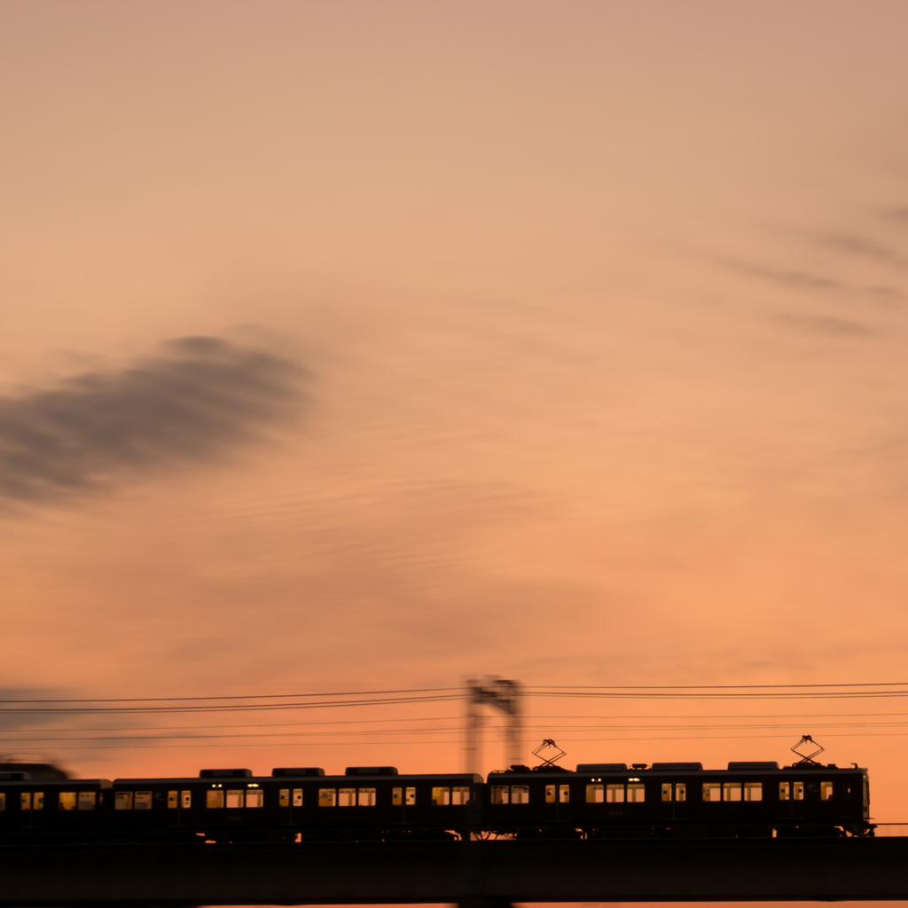 朝焼けの空の下