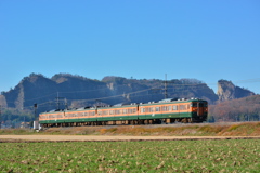 快晴の岩舟山を行く