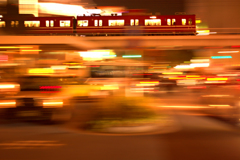 夜の街を駆け抜ける