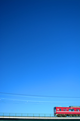 快晴の空を
