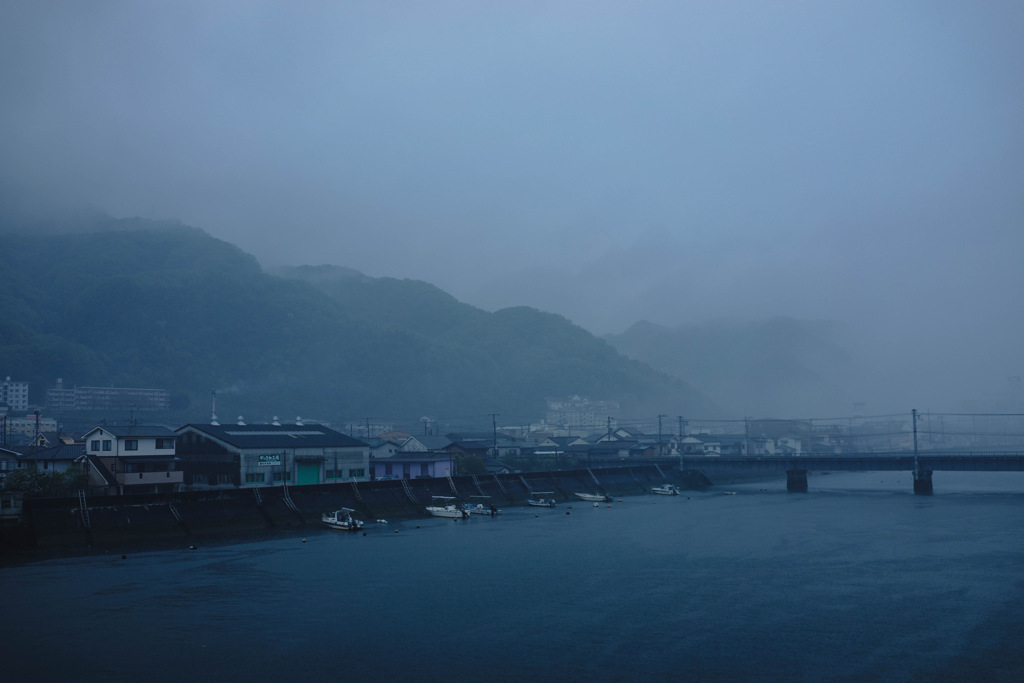 雨の港町3