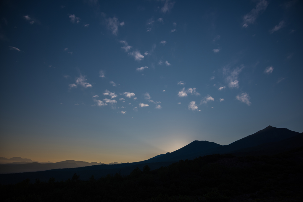 夜明けの十勝岳