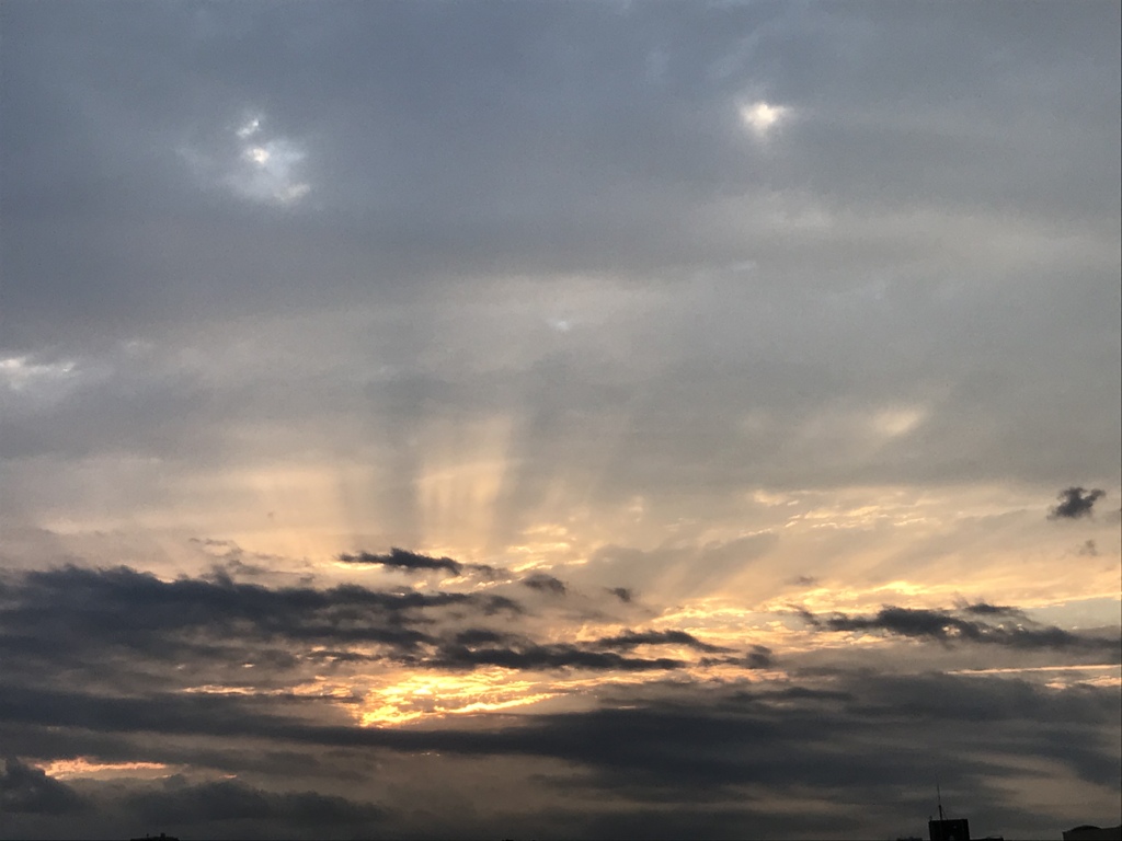雲は黒くても。