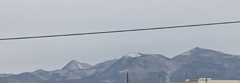 遠くの山の初冠雪(^^)