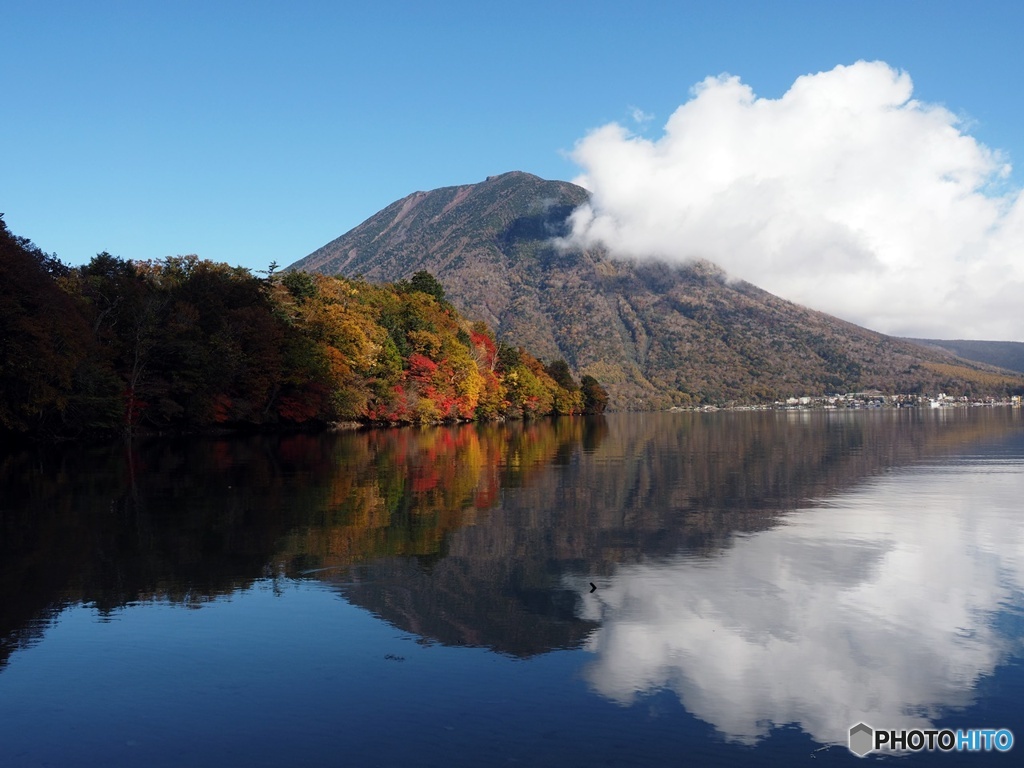 中禅寺湖と男体山