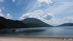 千手が浜から男体山