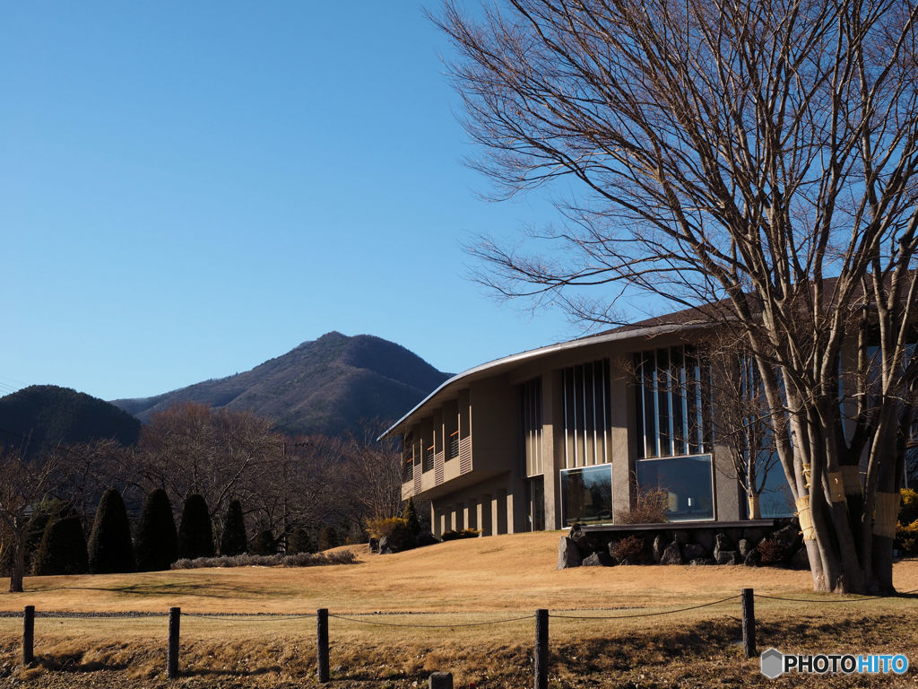 湖畔の建物