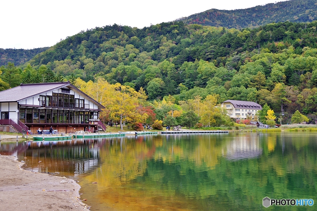 湖畔の秋