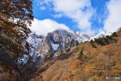 一の倉沢の岩壁が見え始めた